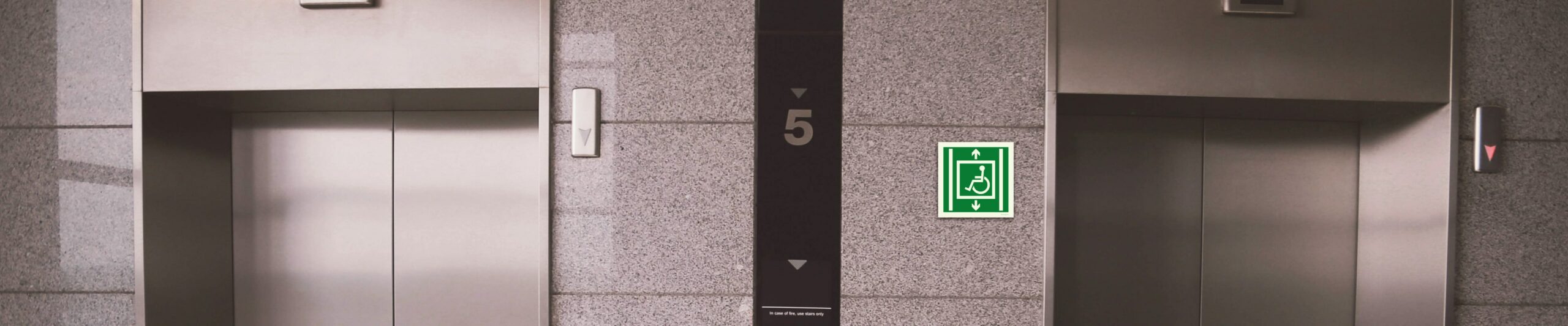 Efterlysande utrymningsskyltar