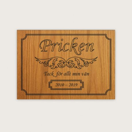 Minnesskylt med vingar på Trä