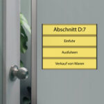 Türschild mit Register im Büro